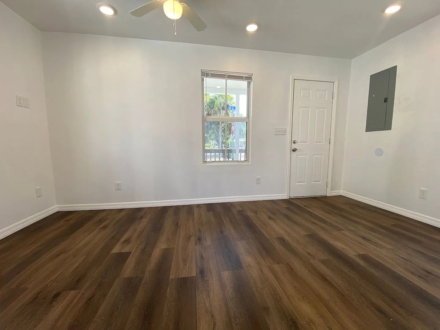 Fully renovated Charming 1-Bedroom + Office Home in Vibrant West Palm Beach — Photo 3