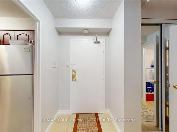 75 Emmett Ave #512, Toronto, ON M6M 5A7