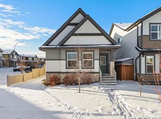 3 E Hillcrest Close E, Airdrie, AB T4B 4T9