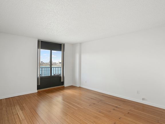 5th image of 2540 Shore Blvd APT 4S