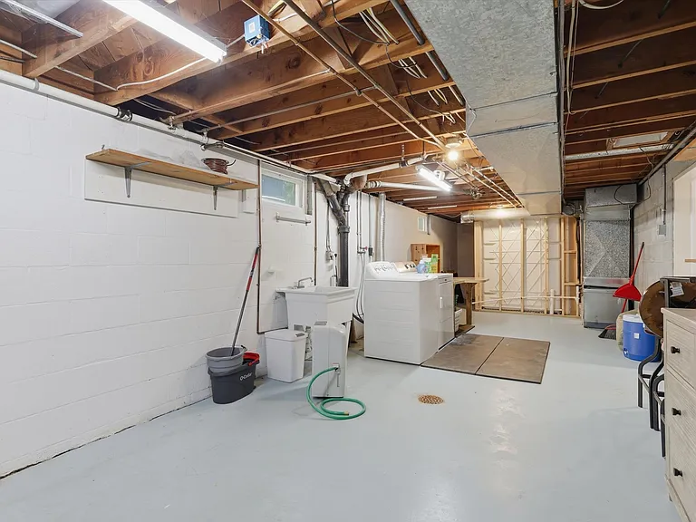 9 Linden Blvd — Photo 32