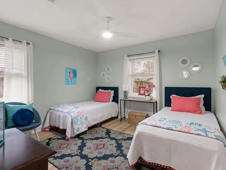 1105 Grant St — Photo 4