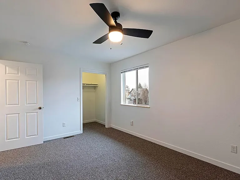 909 Defoe St #A — Photo 15
