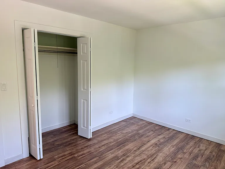 255 E Oak St #10 — Photo 7