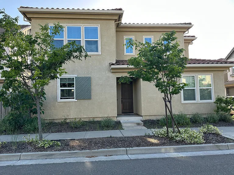 1715 Vine St — Photo 1