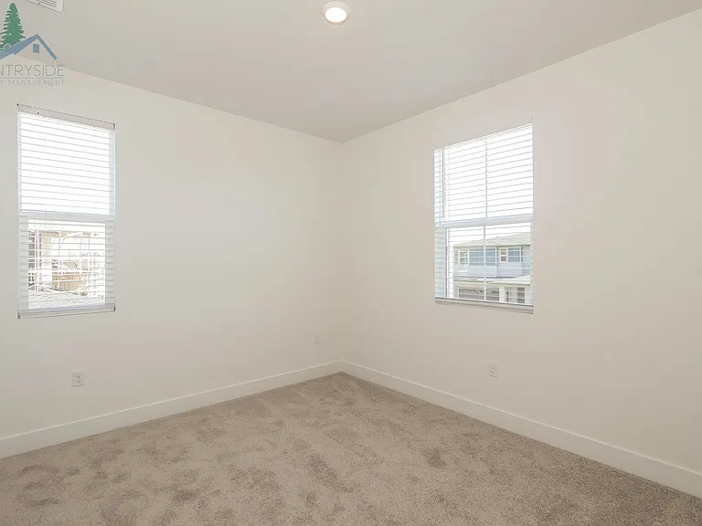 2824 Wrangell St — Photo 11