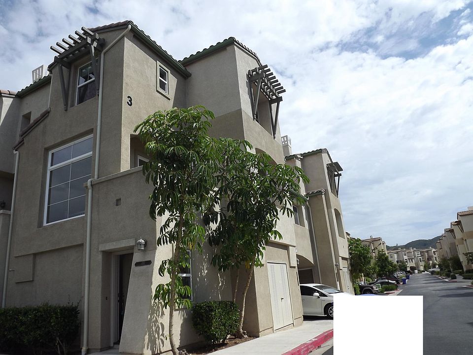 414 Almond Rd. is a corner west facing unit with breeze from ocean!