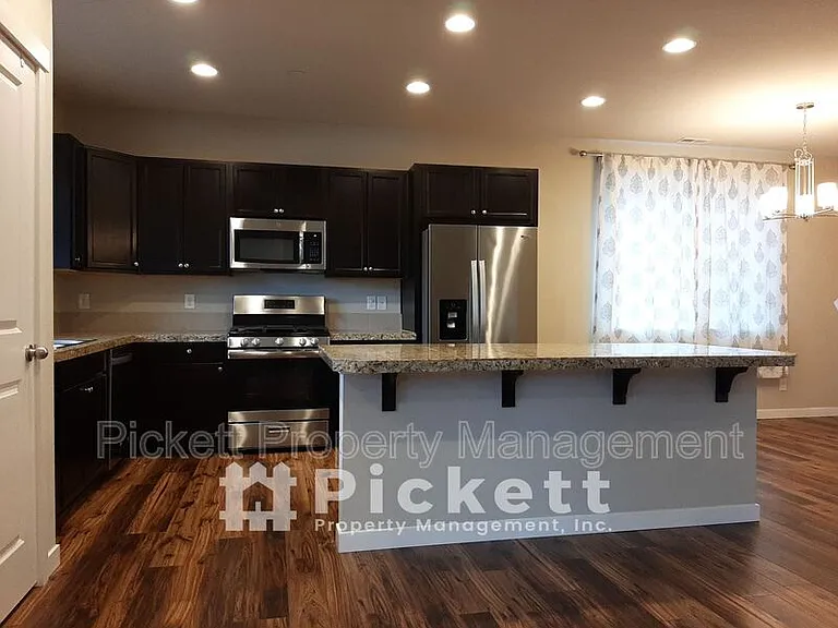 1004 Samara St — Photo 5