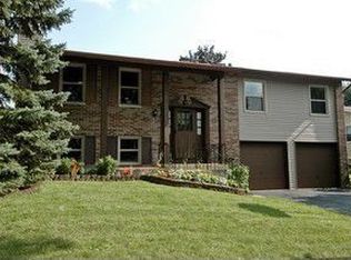 1835 W Parkside Dr, Hoffman Estates, IL 60192