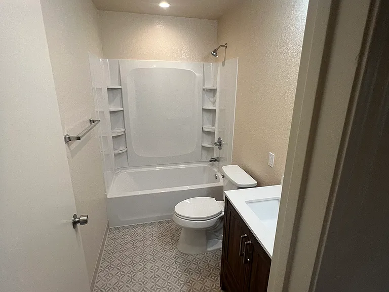 415 Dela Vina Ave #C — Photo 16