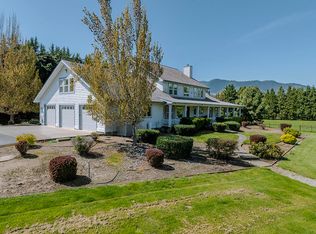 206 Blue Water Ln, Grants Pass, OR 97527