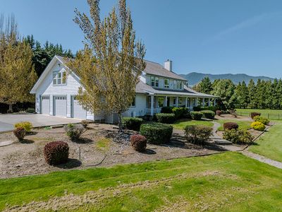 206 Blue Water Ln, Grants Pass, OR, 97527