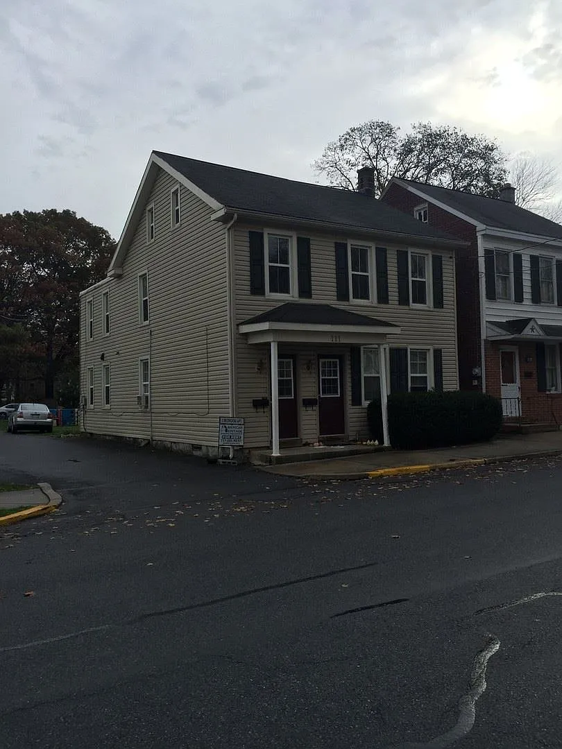 111 S Spruce St photo 1