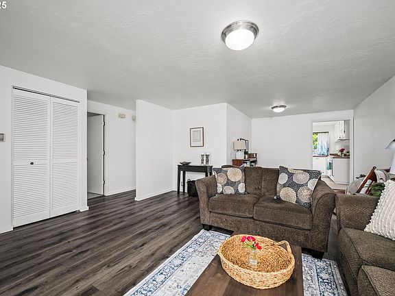 4th image of 3176 Kentwood Dr