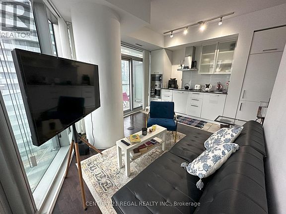3rd image of 14 York St #2111