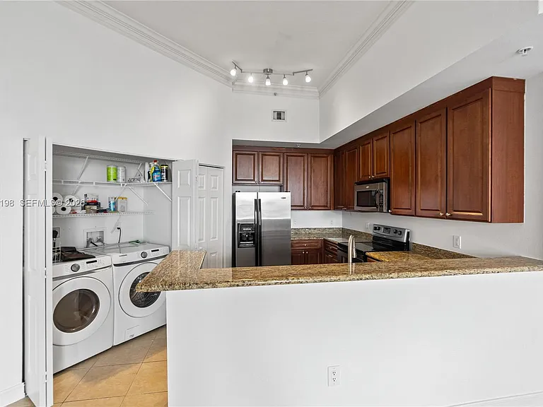 3001 NE 185th St #716 — Photo 31