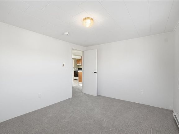 4th image of 950 Shelburne Rd