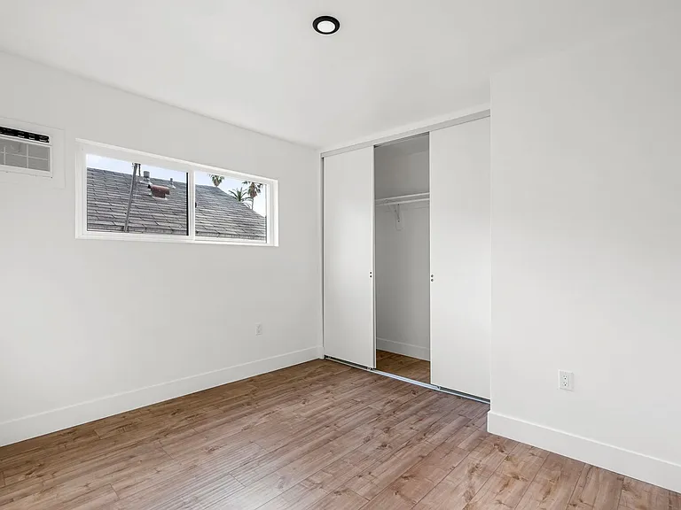 Echo Lake Apartments — Photo 36