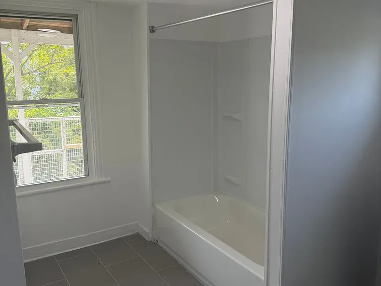 219 E Mulberry St — Photo 9