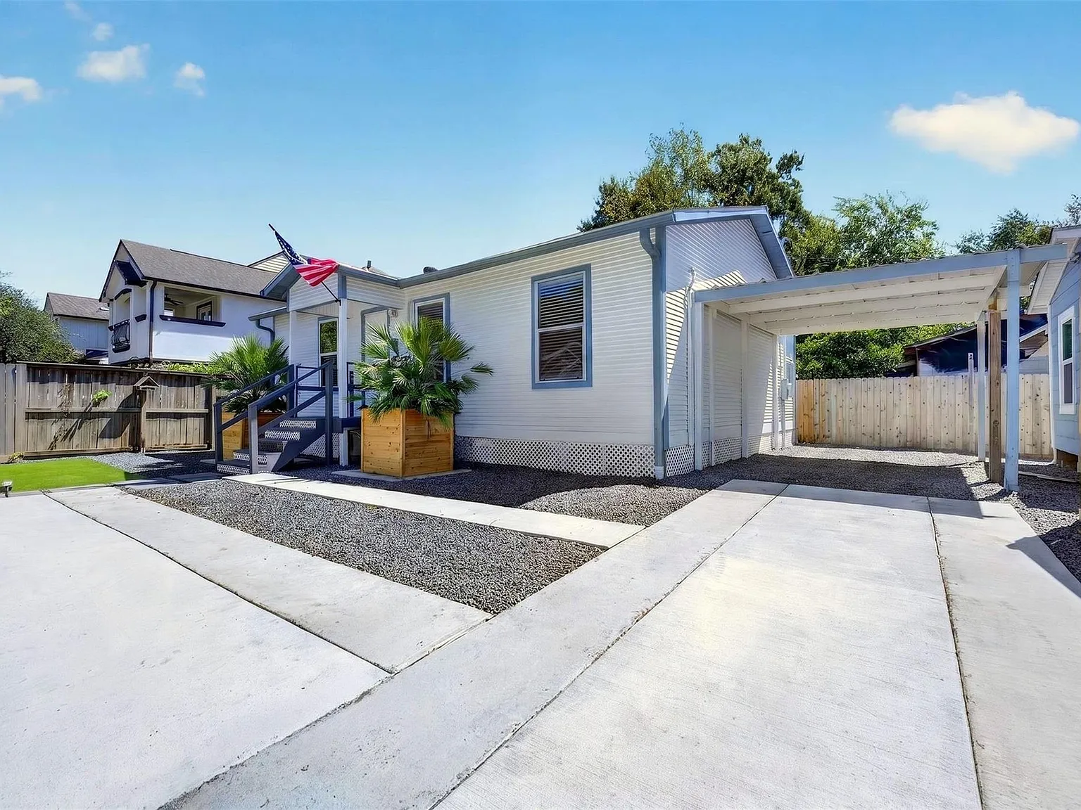 3 bed, 1.0 bath, 848 sqft, $2,250 — Photo 2