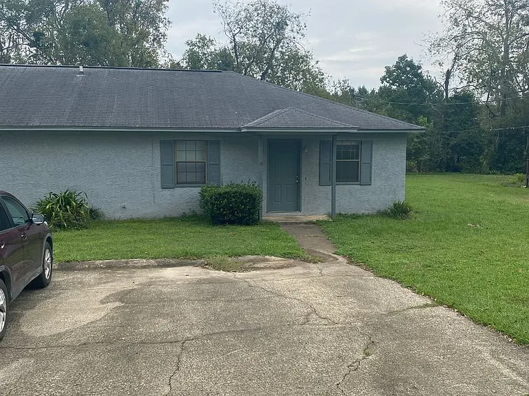 1330 Fuller Rd — Photo 2