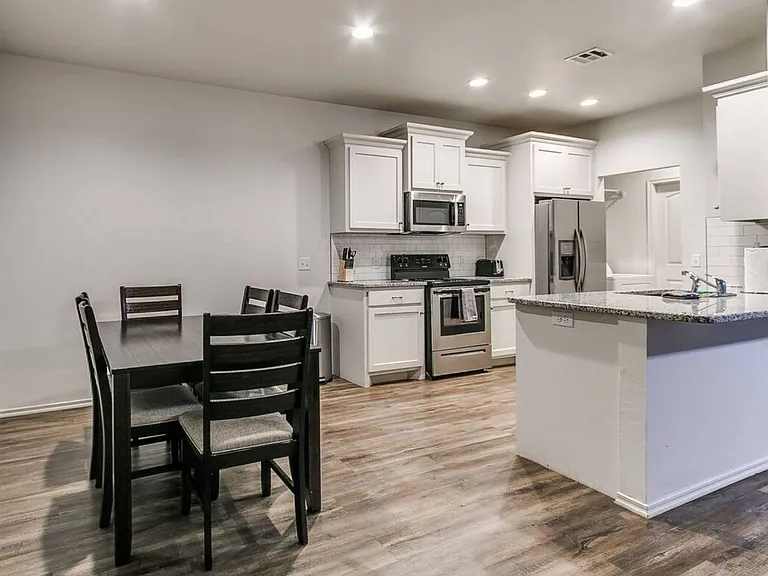 436 Chalk Hill Ct — Photo 3