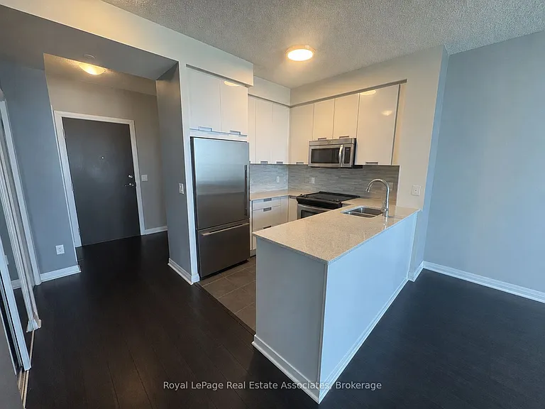 55 Eglinton Ave W #606 — Photo 2