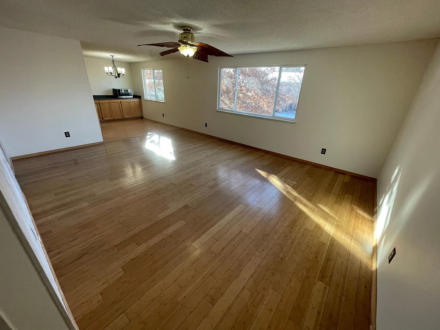 4 bed, 1652 sqft, $2,950 — Photo 4