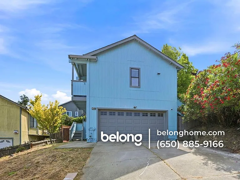 23460 Lakeridge Ave — Photo 1