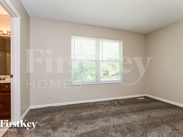 8218 Melrose Ln — Photo 9