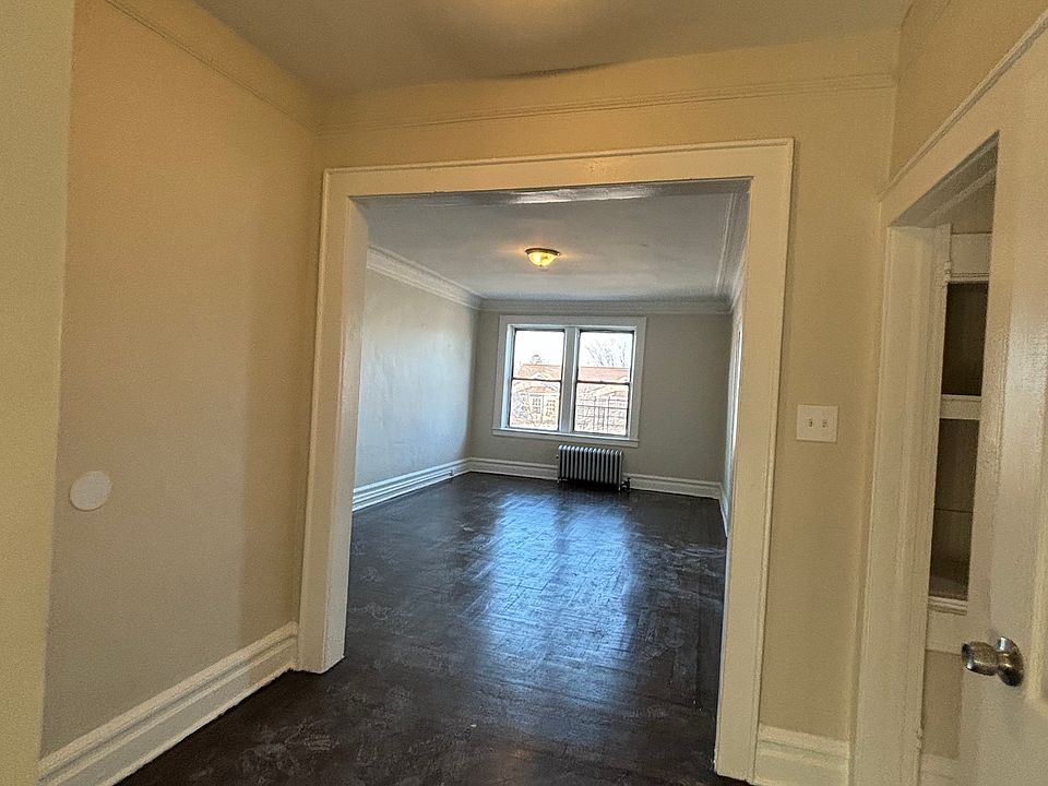 2nd image of 210 Roseville Ave APT B2