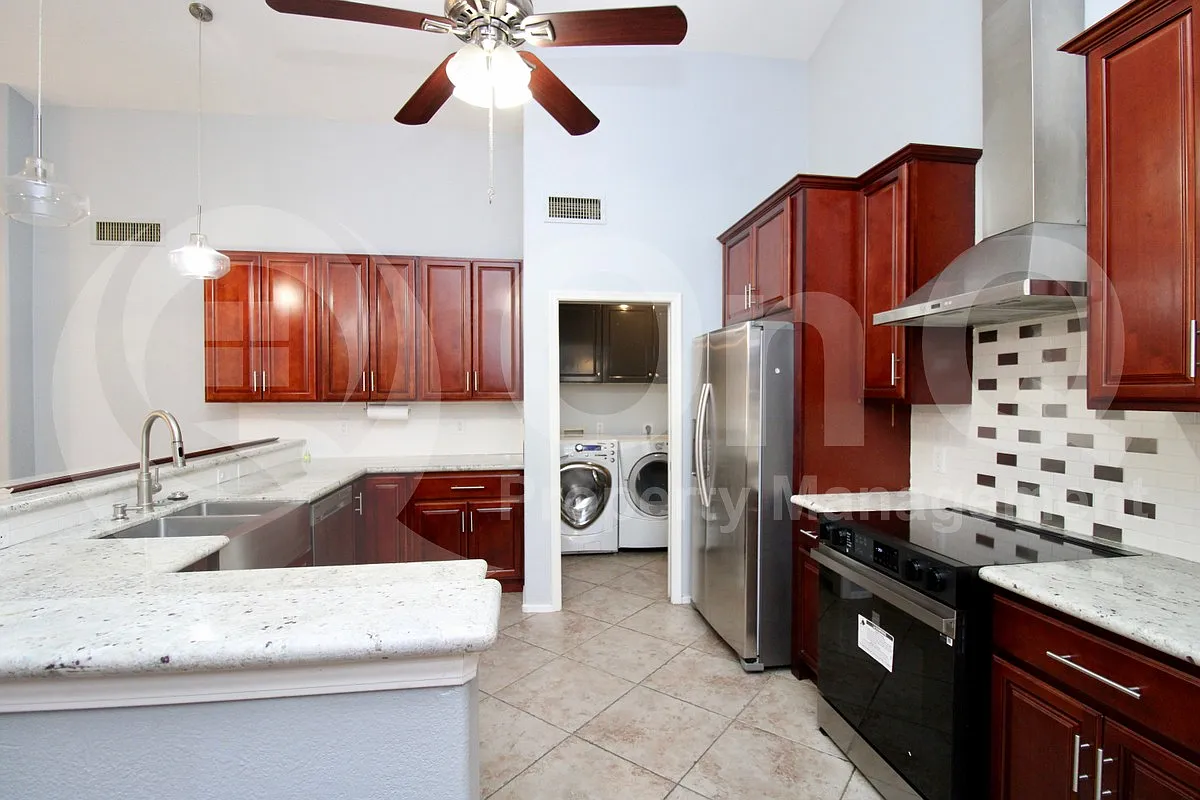 3 bed, 2.0 bath, 2310 sqft, $2,900 — Photo 3