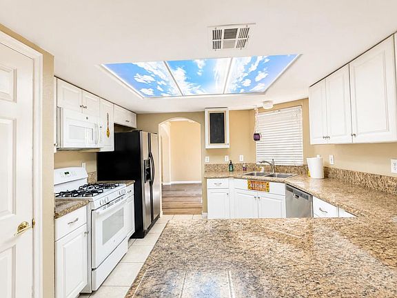 5th image of 821 Cypress Ln