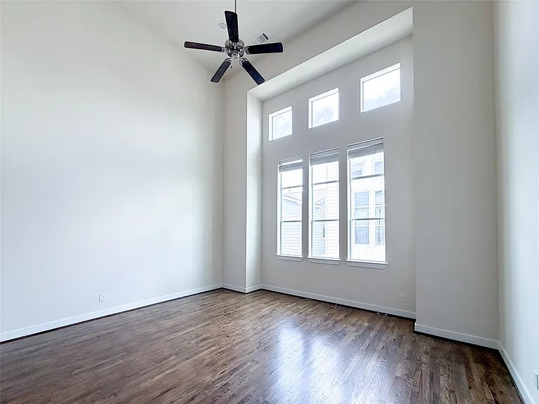 1803 Crestdale Dr — Photo 9