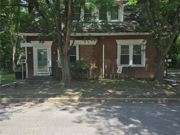 910 N 2nd St, Belleville, IL 62226