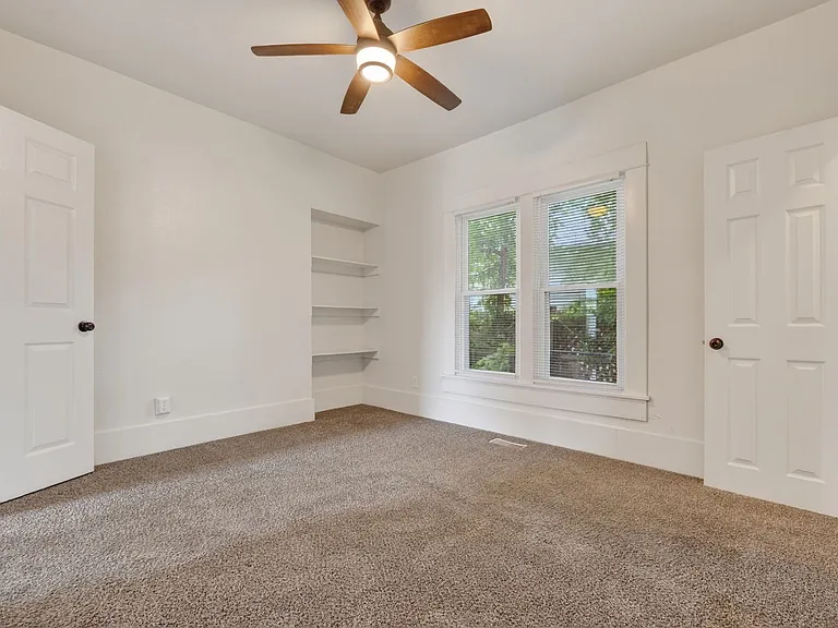 802 W McCormick St — Photo 9