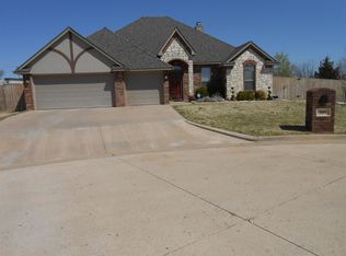 301 SE Azalea Ln, Cache, OK 73527