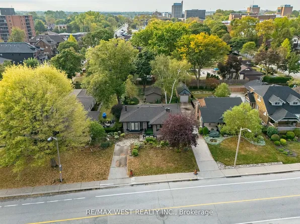 2437 Riverside Dr W, Windsor, ON N9B 1B2