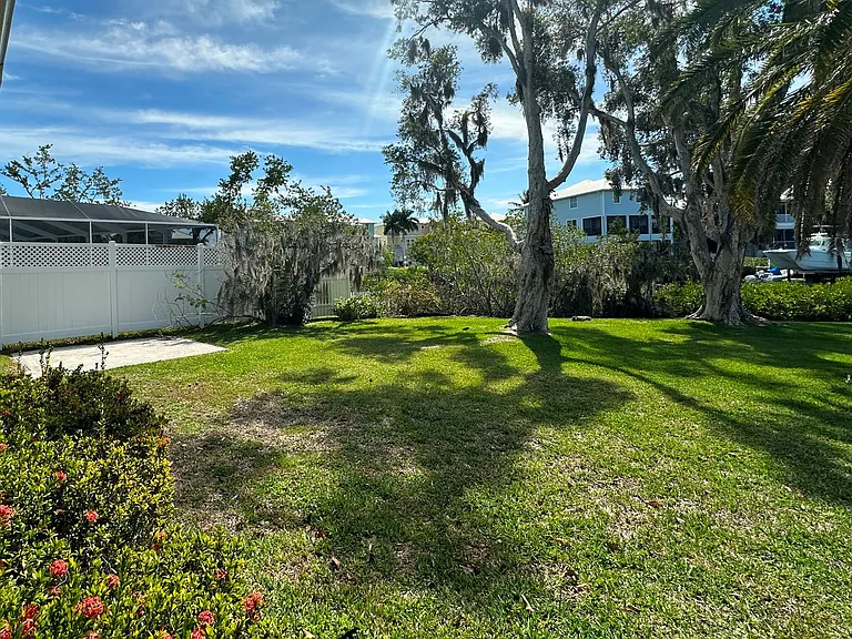812 Bayview Dr — Photo 30