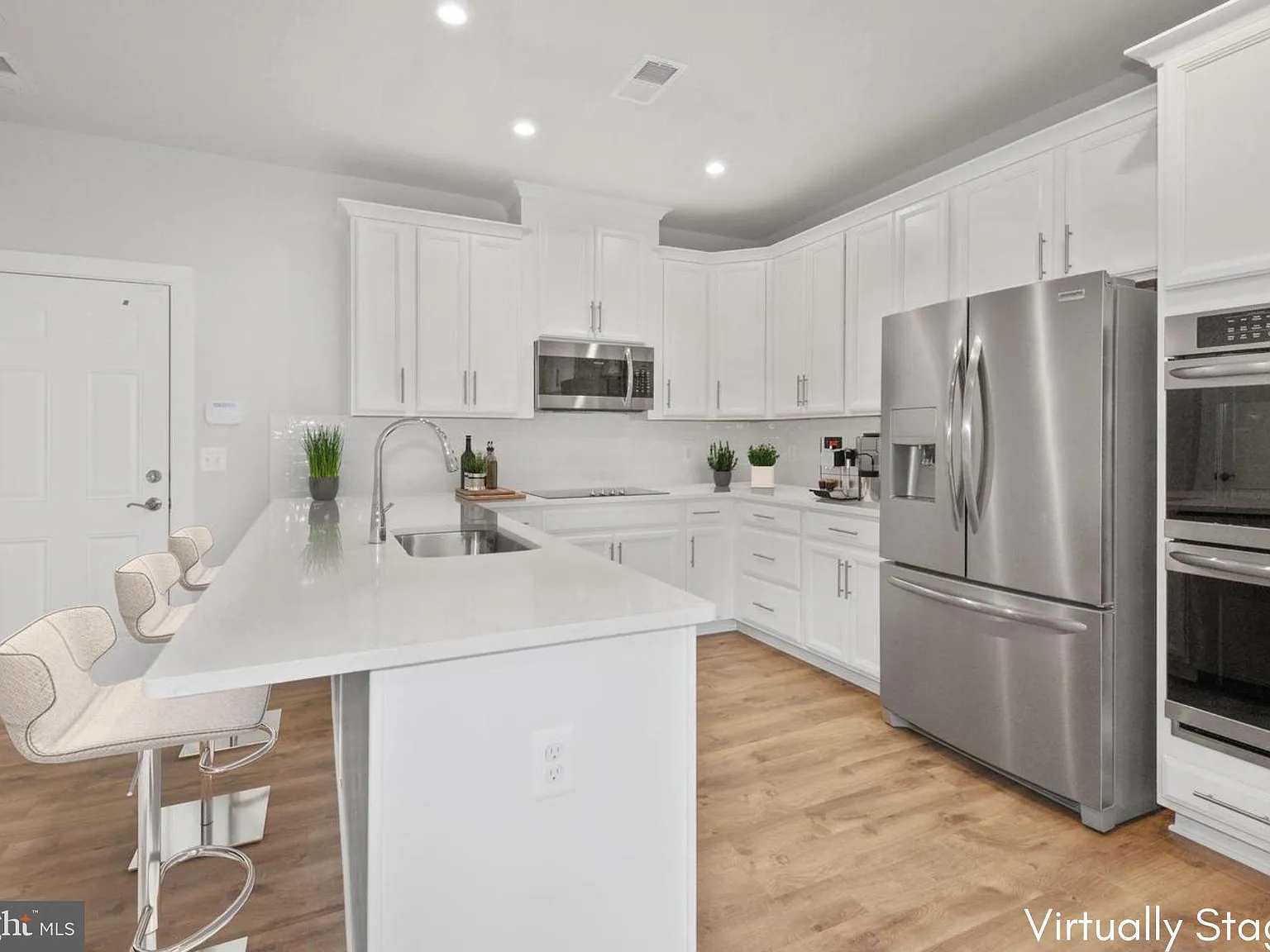 3 bed, 2.5 bath, 1608 sqft, $3,400 — Photo 3