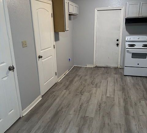 2nd image of 2332 Keith St