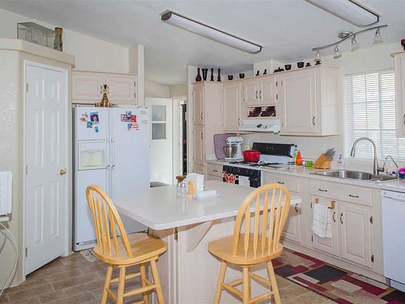 4th image of 13136 E 46th Dr