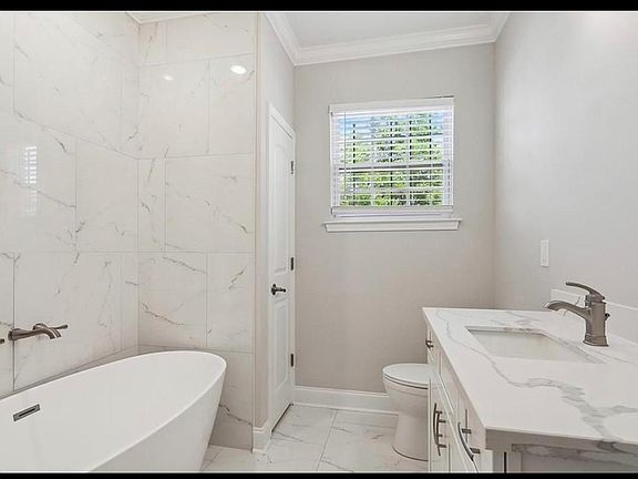 5th image of 3031 1st St