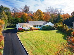 5 Gulls Cv, Manhasset, NY 11030