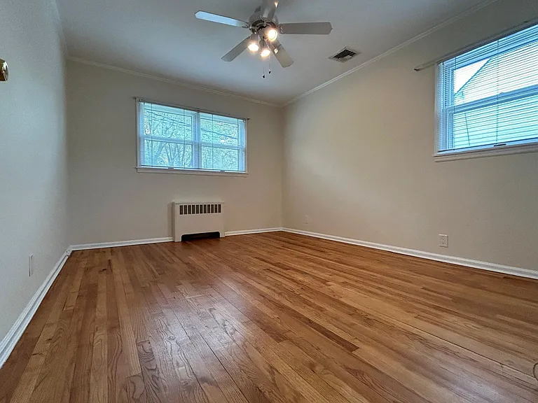 420 Old Country Rd — Photo 8