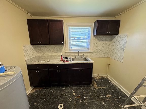 2nd image of 806 Savannah Ave