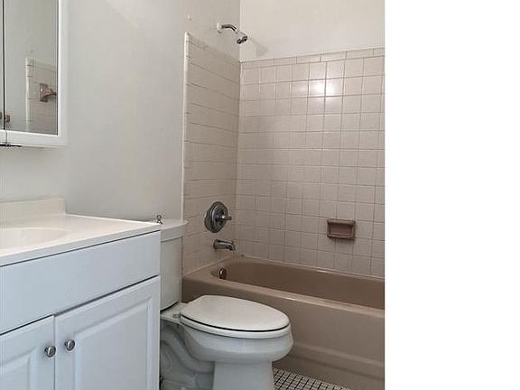 5th image of 409 NW 25th St APT 3