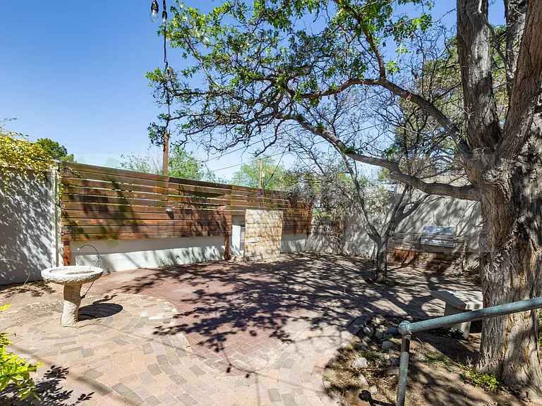 411 Wellesley Dr SE #A — Photo 23