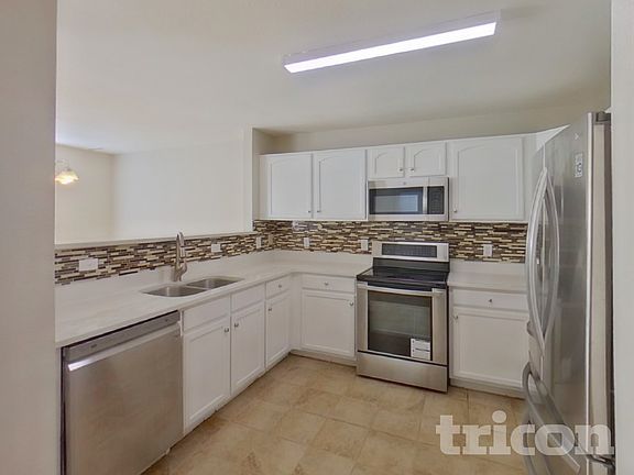 4th image of 806 Littleton Dr