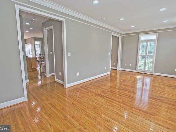 4th image of 4083 Walnut Cove Cir